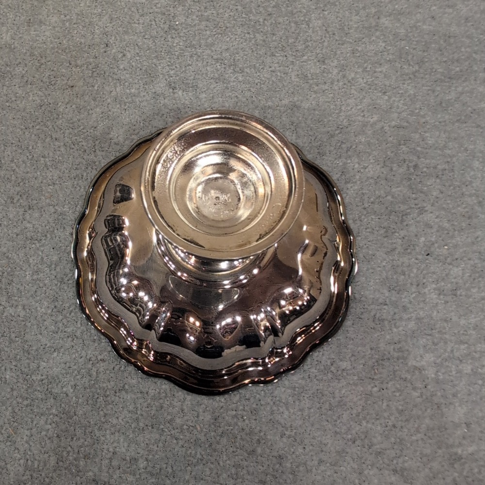 Vintage Silver Plated Scalloped Pedestal Candy Dish Made in USA Fluted Bowl - Picture 7 of 9